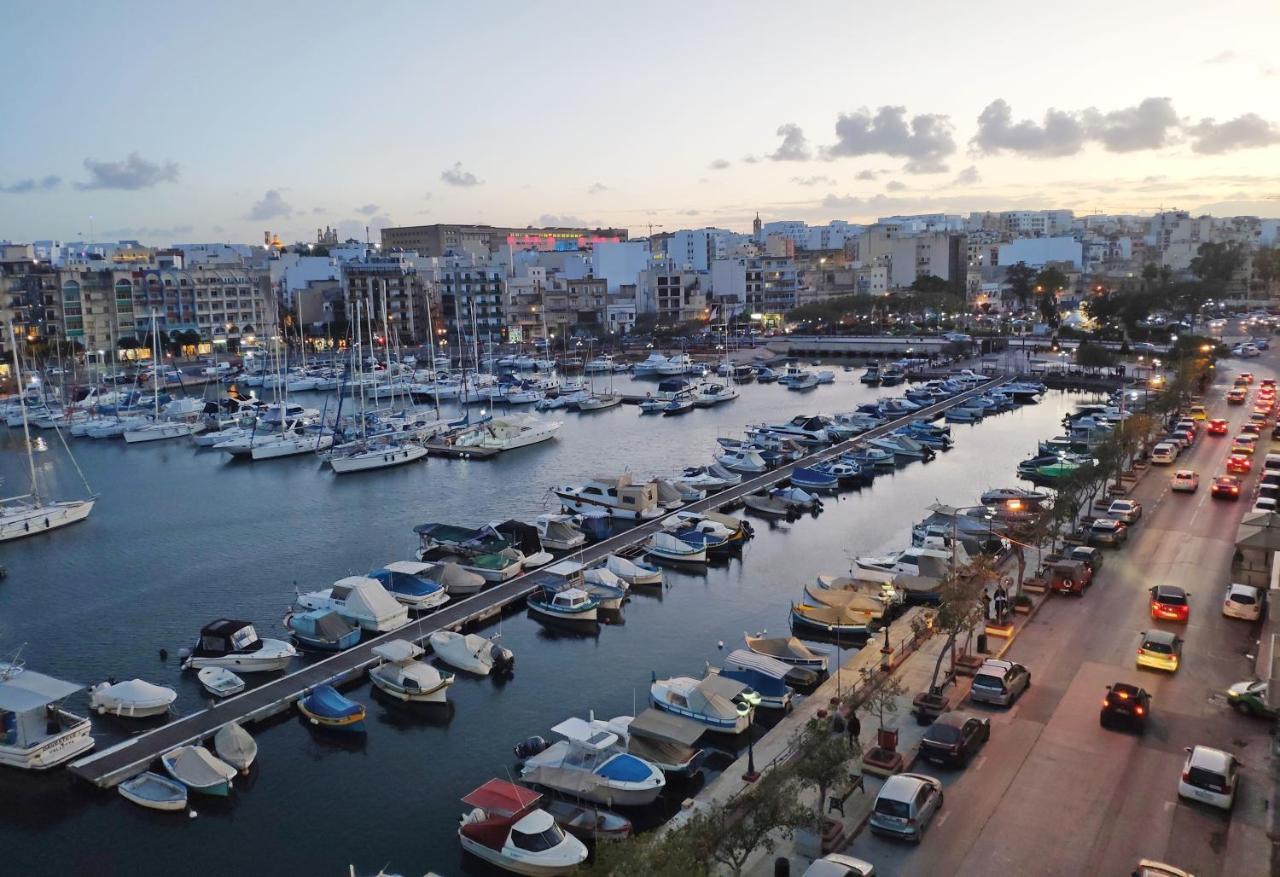 2 Bedroom, Central And Spacious Apartment With Sea View - 2 Msida Esterno foto
