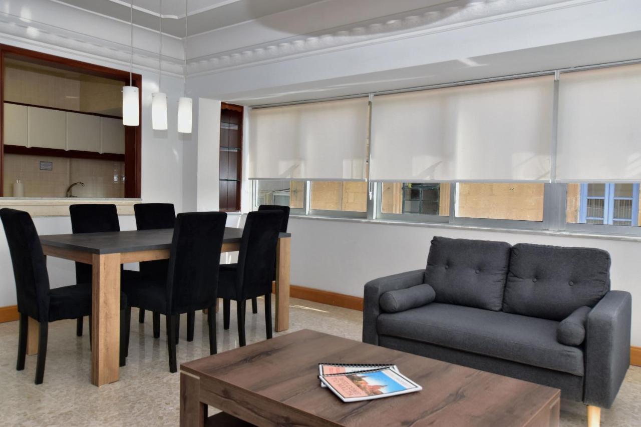 2 Bedroom, Central And Spacious Apartment With Sea View - 2 Msida Esterno foto