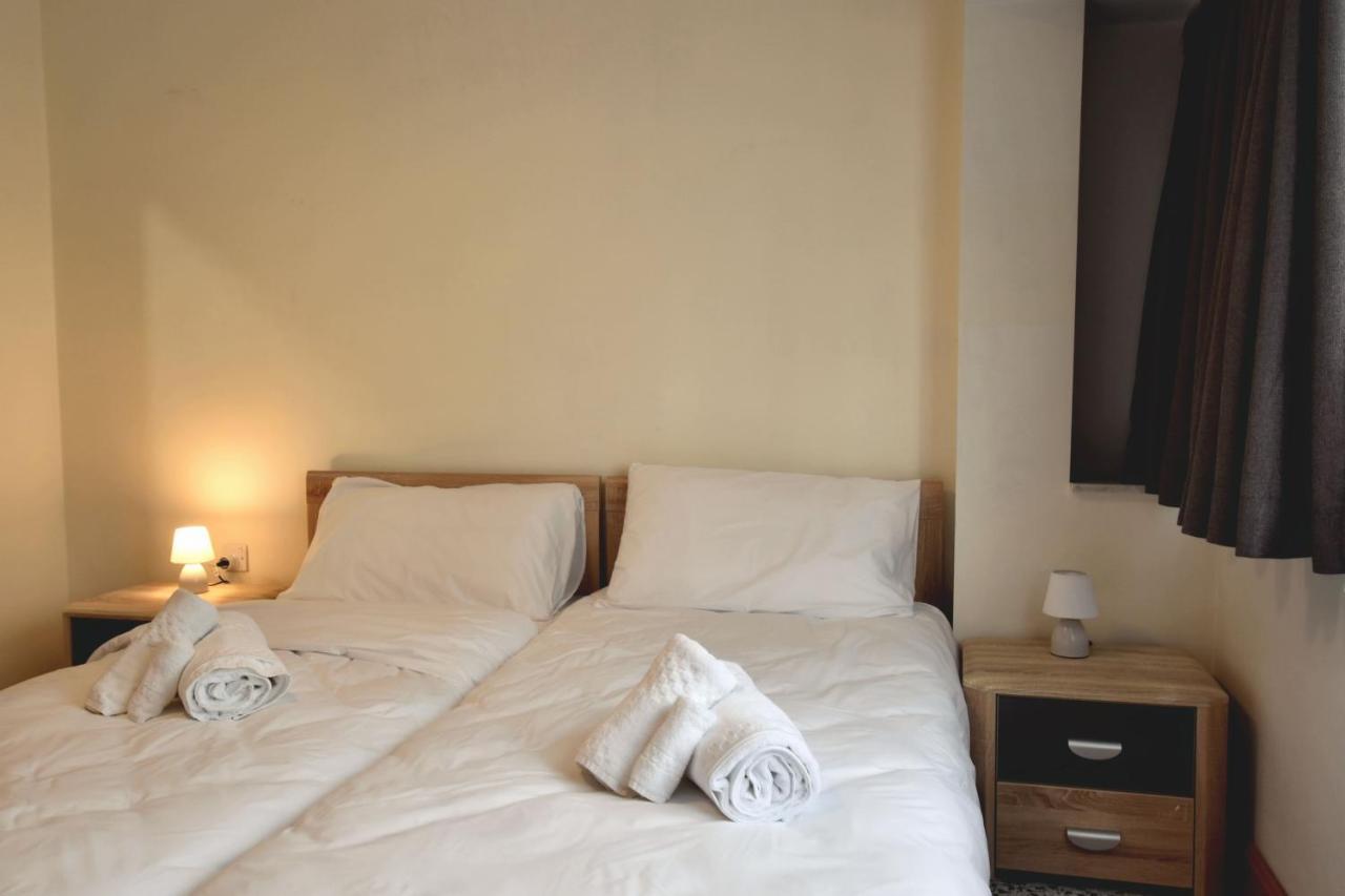 2 Bedroom, Central And Spacious Apartment With Sea View - 2 Msida Esterno foto