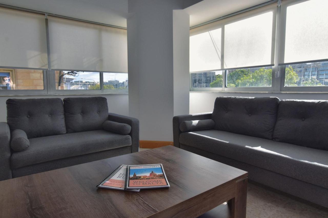 2 Bedroom, Central And Spacious Apartment With Sea View - 2 Msida Esterno foto